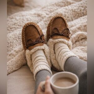 UGG Alina Sheepskin Moccasin Slippers Chestnut Cozy Fur Lined House Shoes US 7